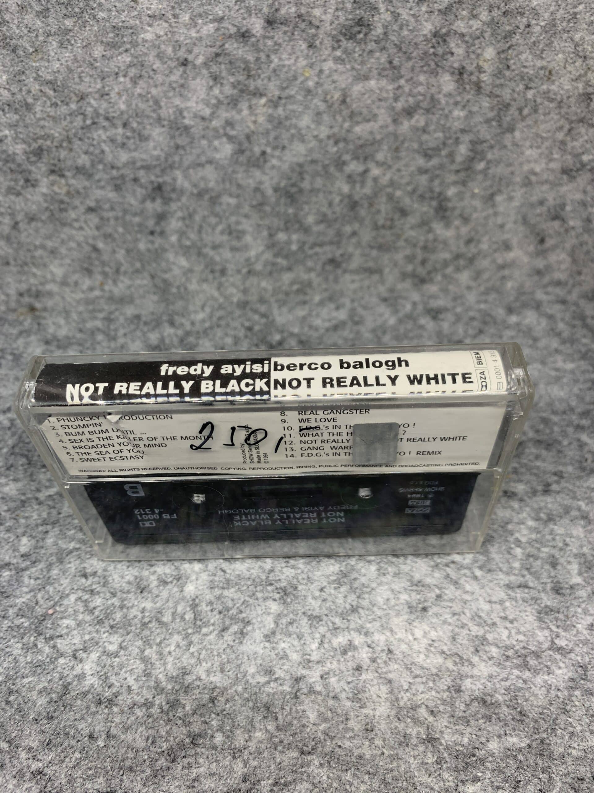 MC KAZETA - NOT REALLY BLACK WHITE - Obrázek 4