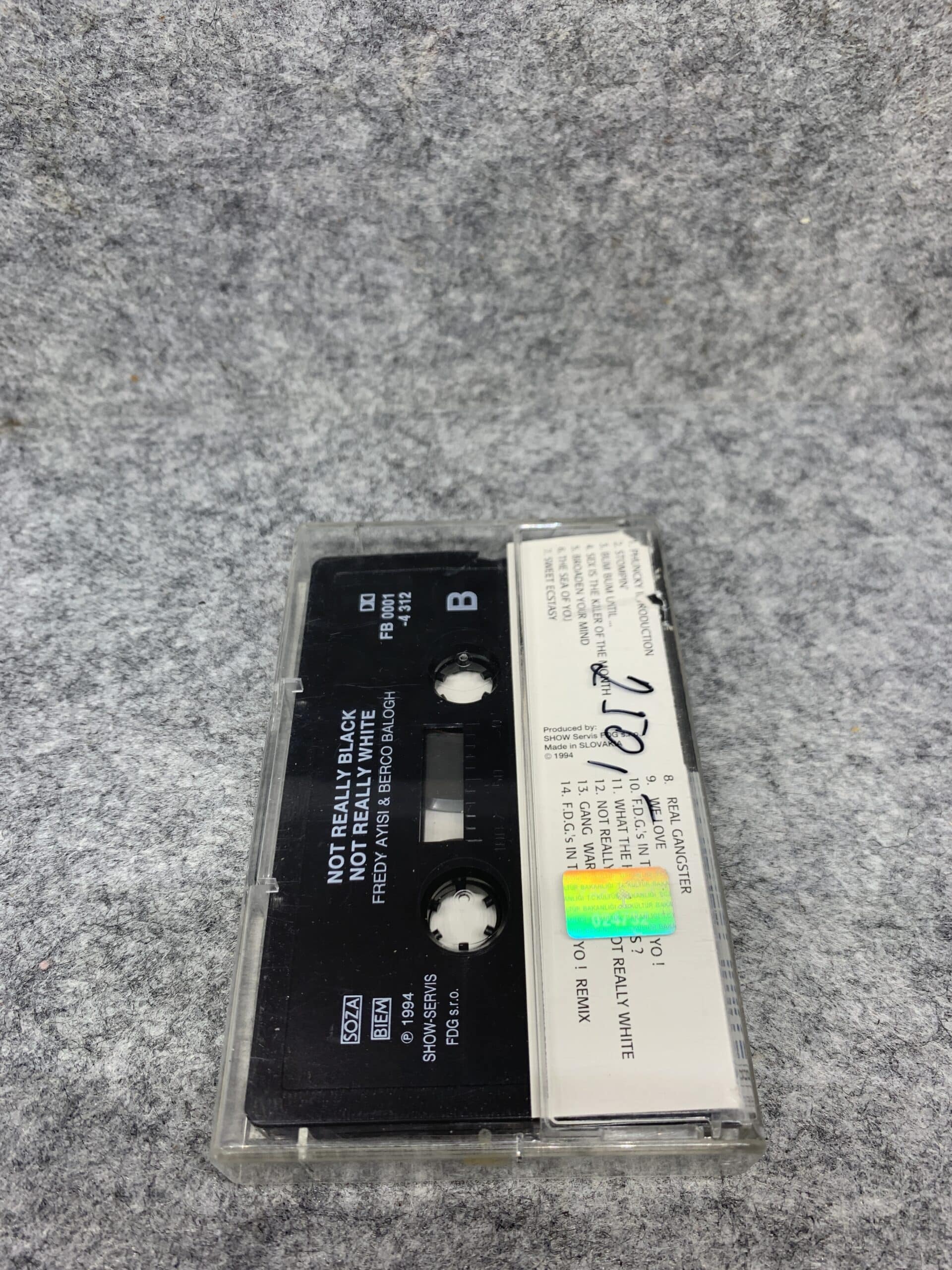 MC KAZETA - NOT REALLY BLACK WHITE - Obrázek 3