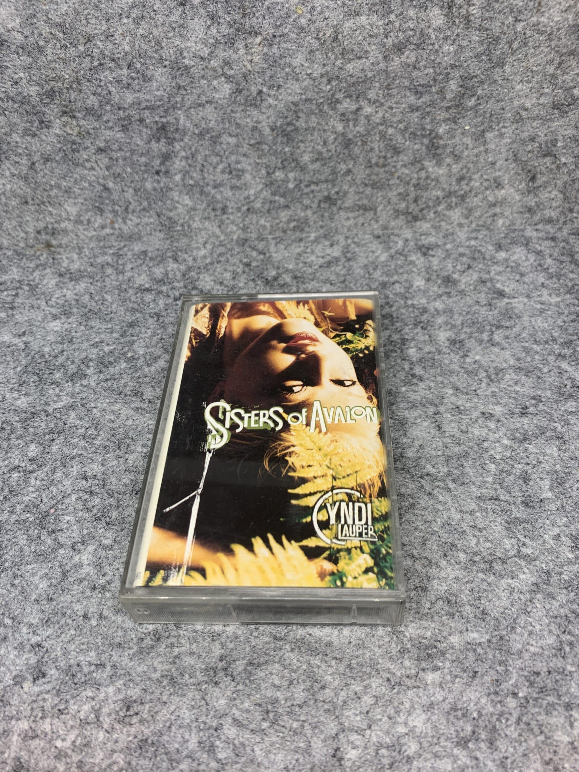 MC KAZETA CYNDI LAUPER - Sisters of Avalon